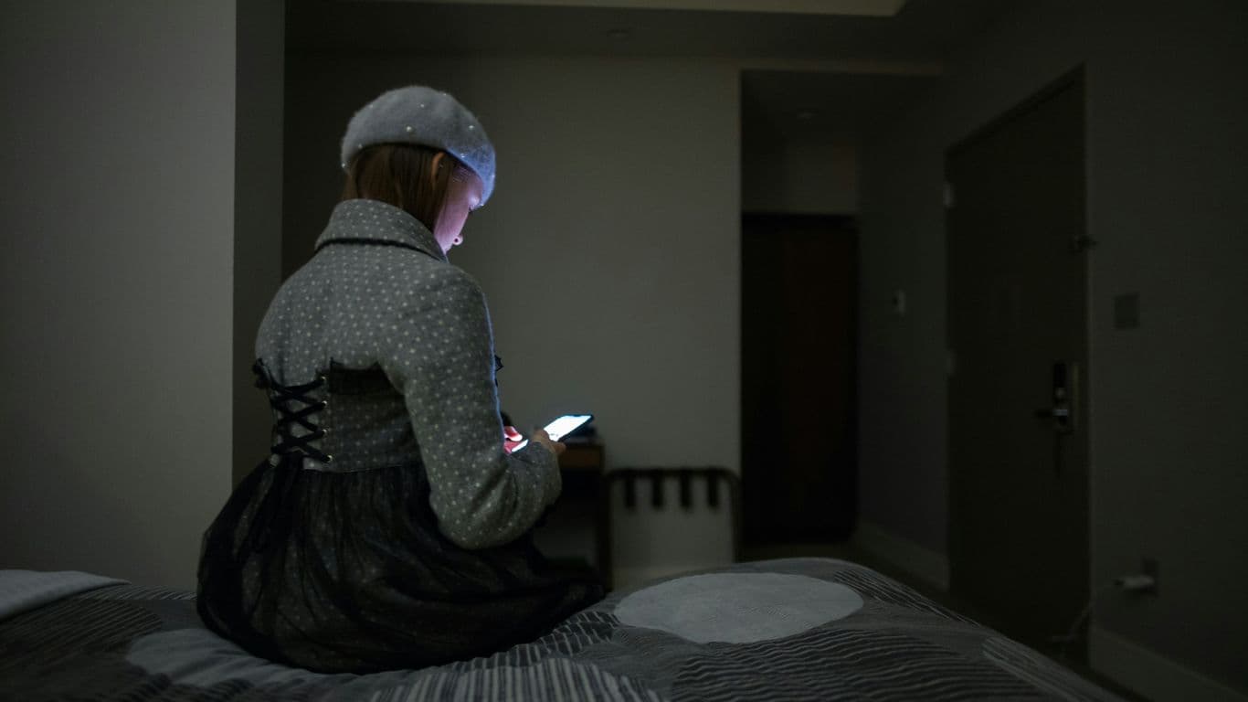 Simple Ways to Reduce Blue Light Exposure Every Day