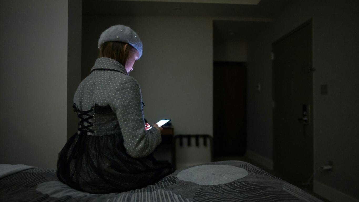 Simple Ways to Reduce Blue Light Exposure Every Day